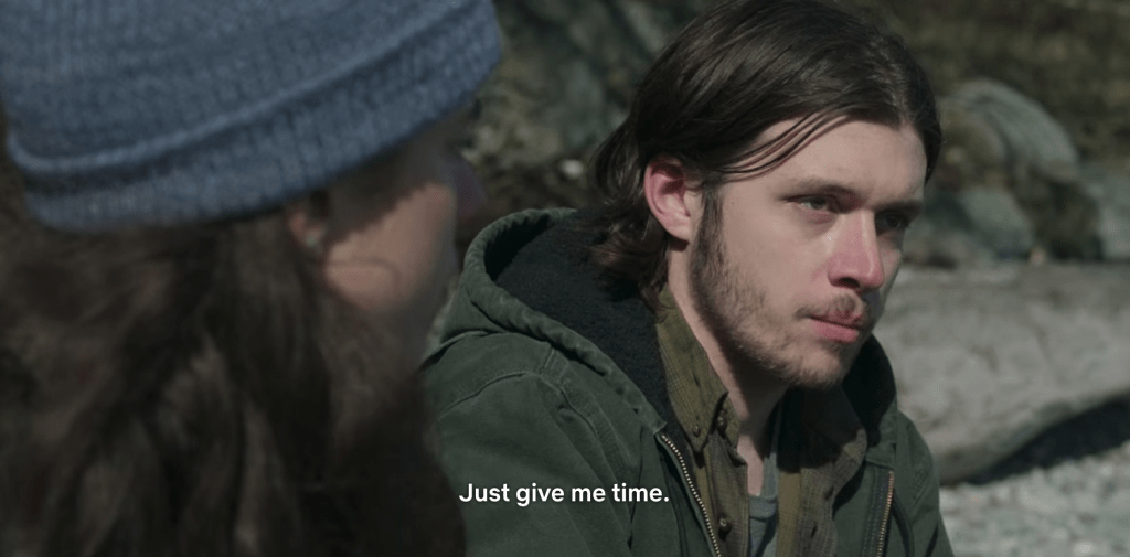 Sean de Criada en la playa junto a Alex (en primer plano)